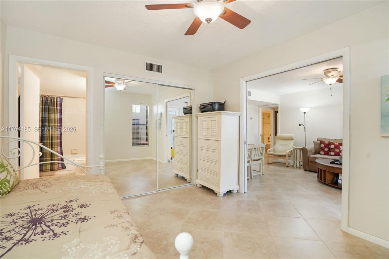 614 Executive Center Dr, Unit 102, West Palm Beach, FL 33401 Photo