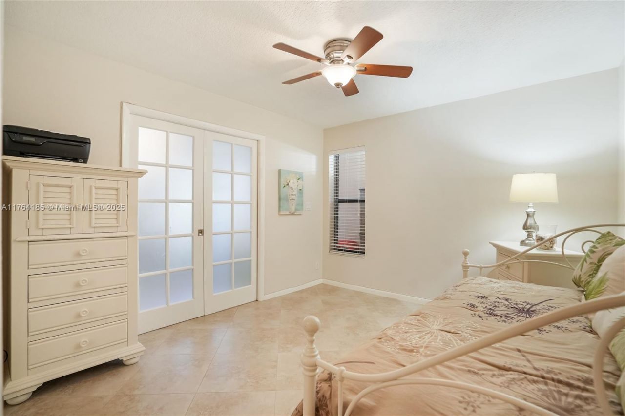 614 Executive Center Dr, Unit 102, West Palm Beach, FL 33401 Photo