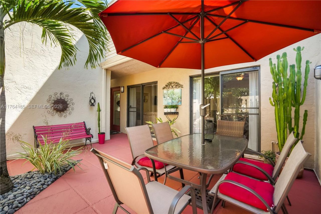 614 Executive Center Dr, Unit 102, West Palm Beach, FL 33401 Photo