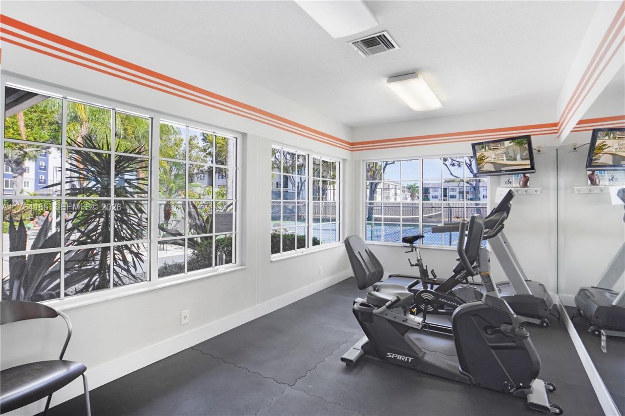 614 Executive Center Dr, Unit 102, West Palm Beach, FL 33401 Photo