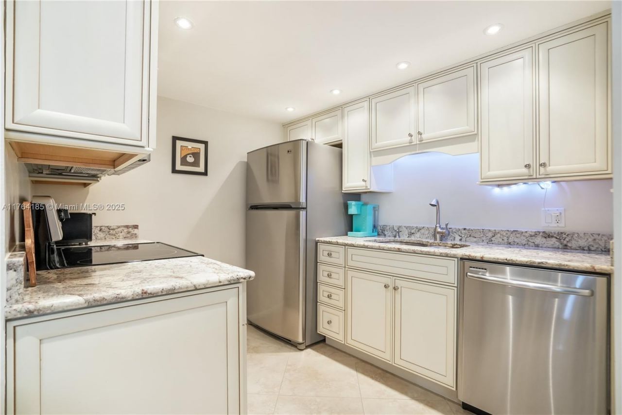 614 Executive Center Dr, Unit 102, West Palm Beach, FL 33401 Photo