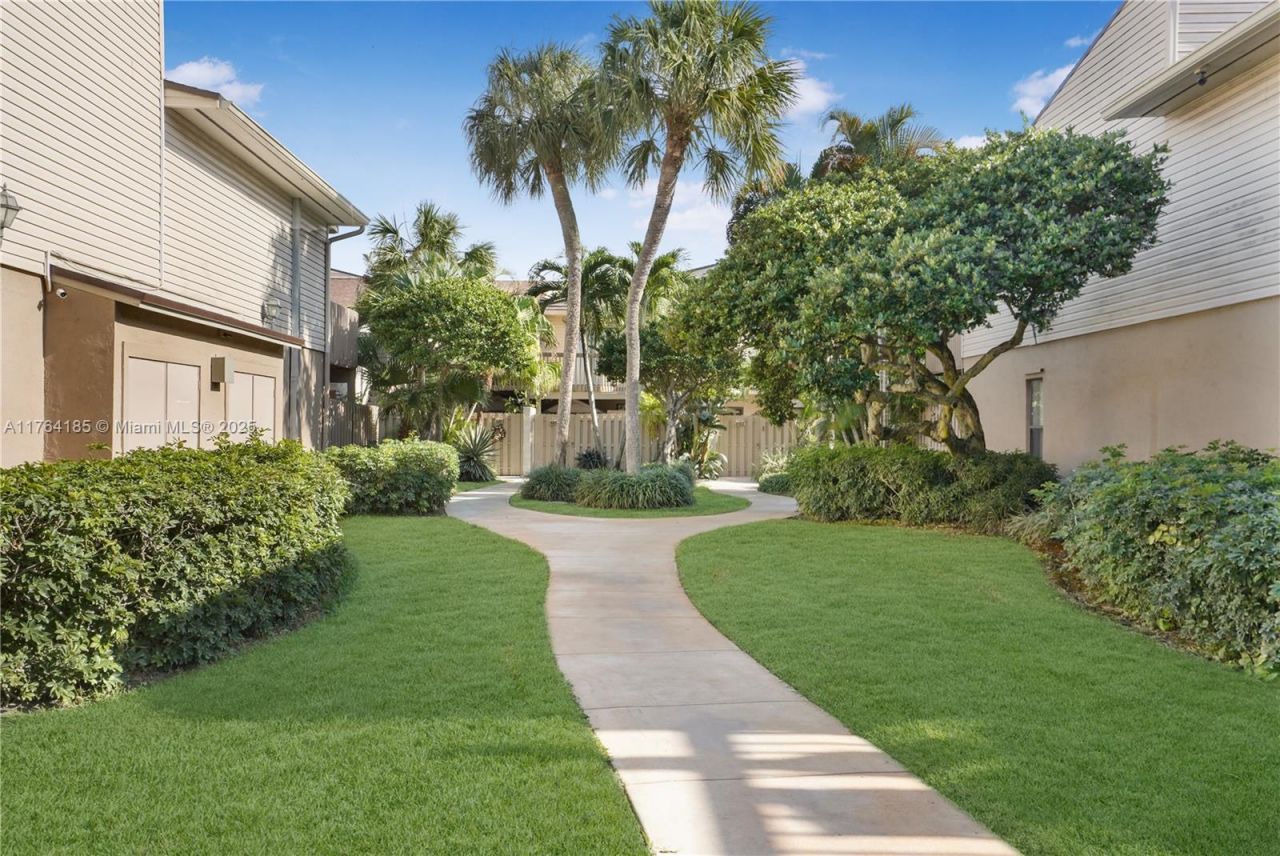 614 Executive Center Dr, Unit 102, West Palm Beach, FL 33401 Photo