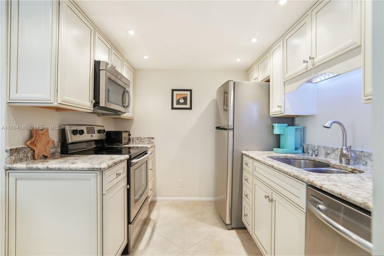 614 Executive Center Dr, Unit 102, West Palm Beach, FL 33401 Photo