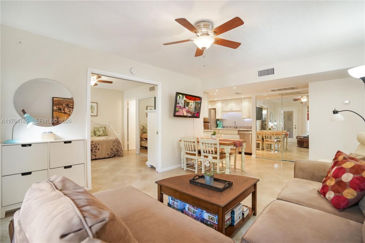 614 Executive Center Dr, Unit 102, West Palm Beach, FL 33401 Photo