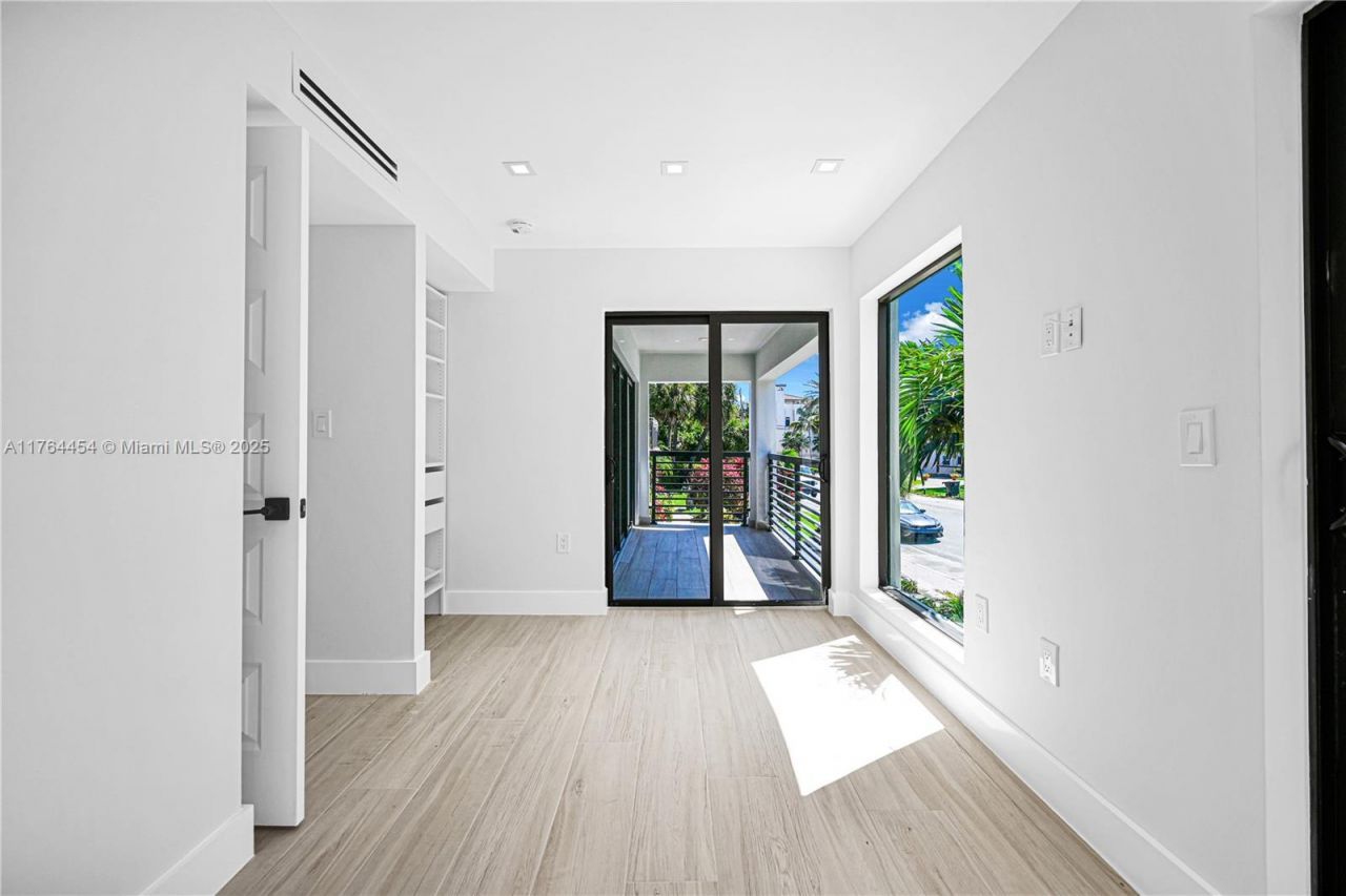 3305 NE 15th St, Fort Lauderdale, FL 33304 Photo