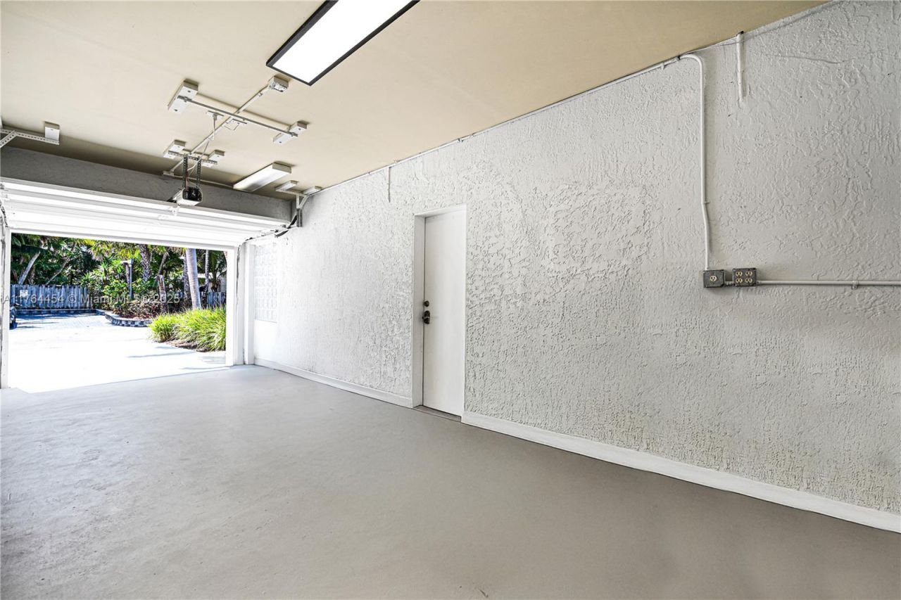 3305 NE 15th St, Fort Lauderdale, FL 33304 Photo