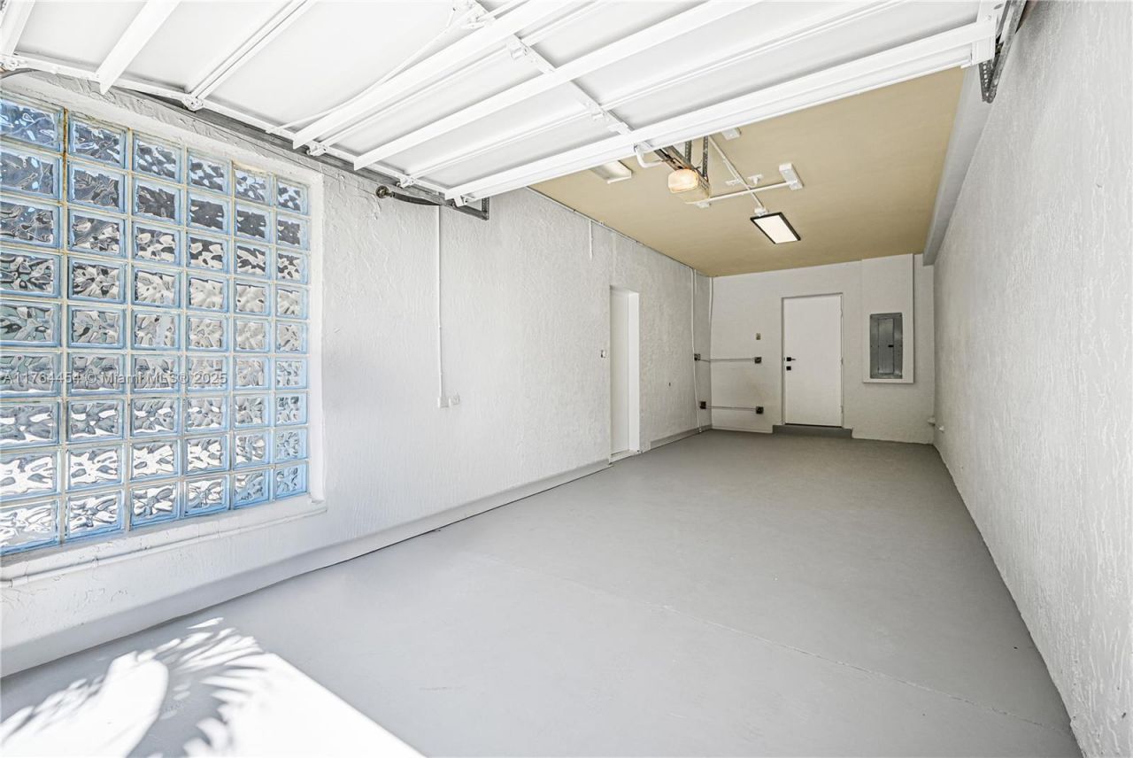 3305 NE 15th St, Fort Lauderdale, FL 33304 Photo