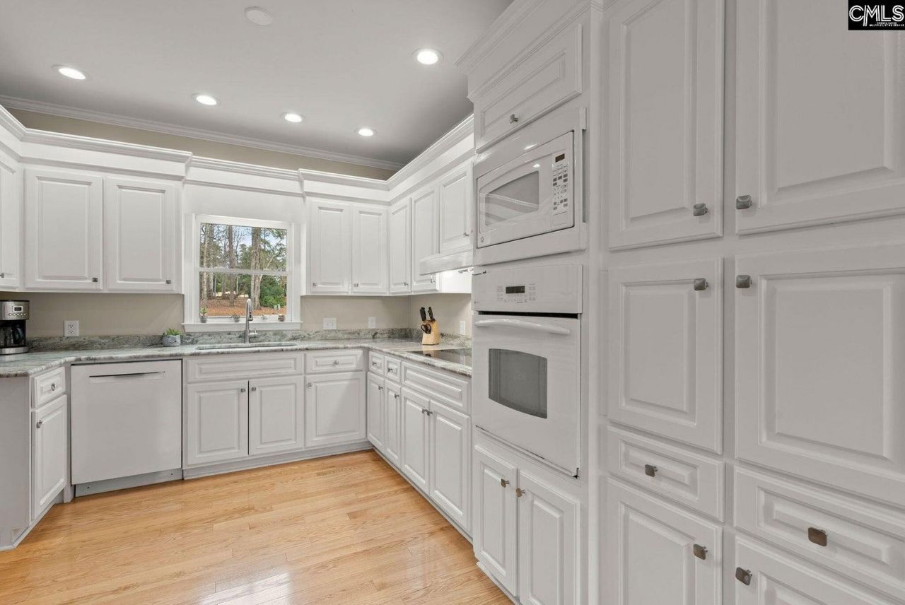 1524 Lee Boulevard Photo 4