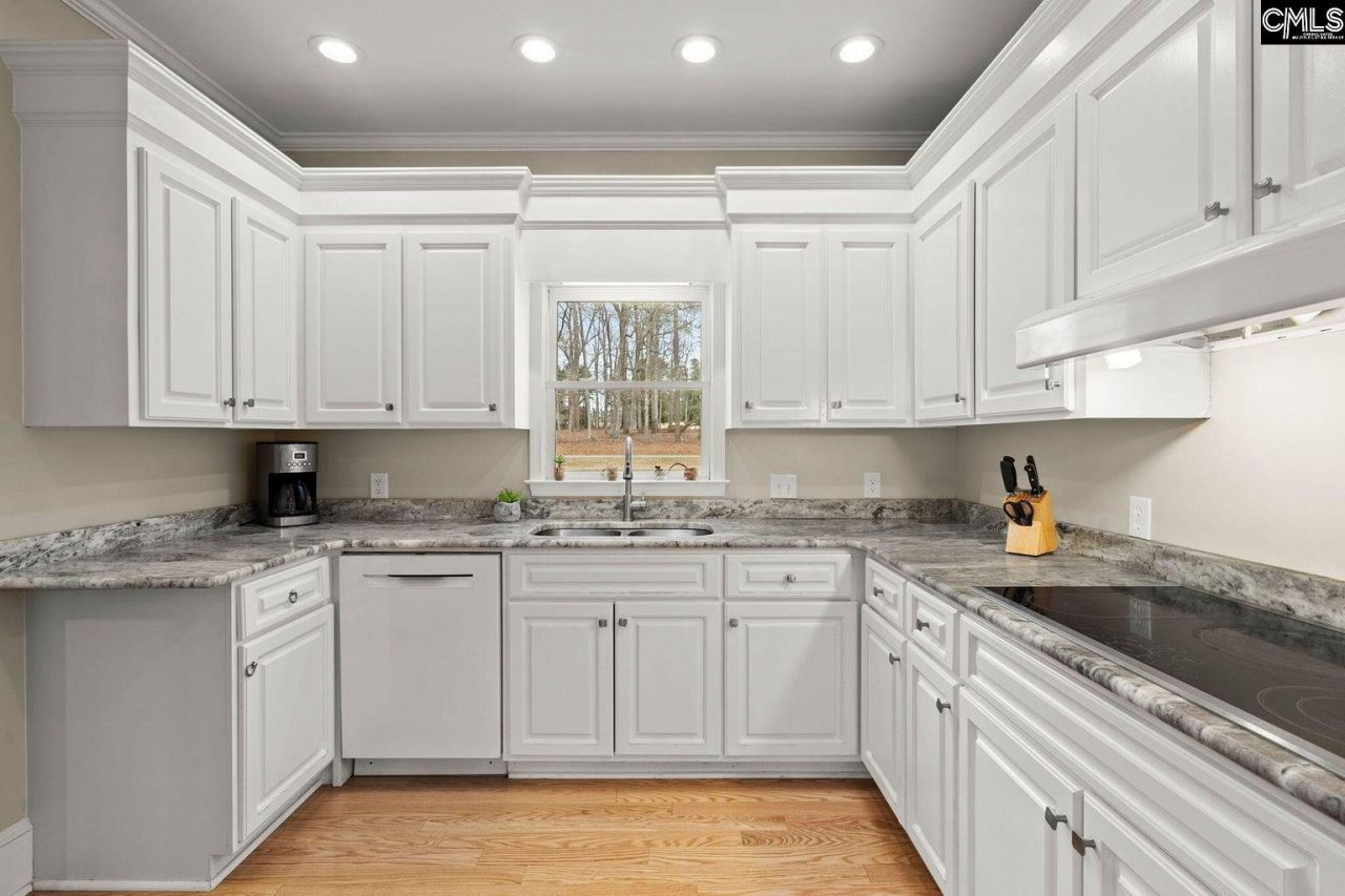 1524 Lee Boulevard Photo 5