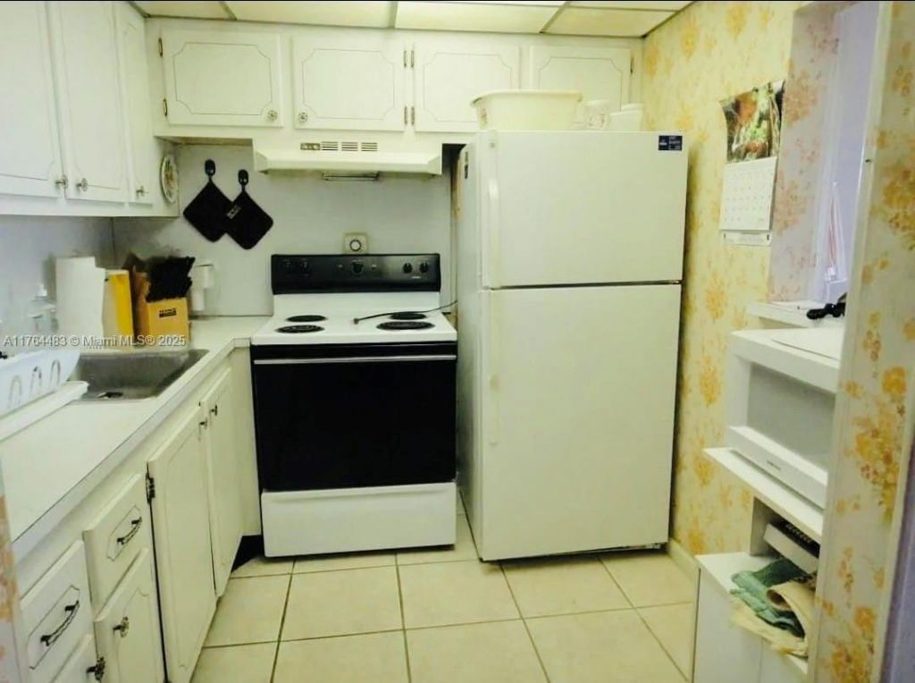 130 Camden, Unit F, West Palm Beach, FL 33417 Photo