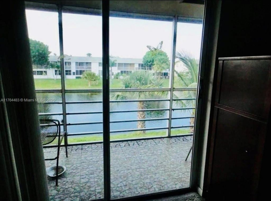 130 Camden, Unit F, West Palm Beach, FL 33417 Photo