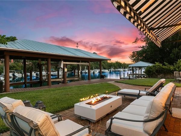 2180 Harbor LN, NAPLES, FL 34104