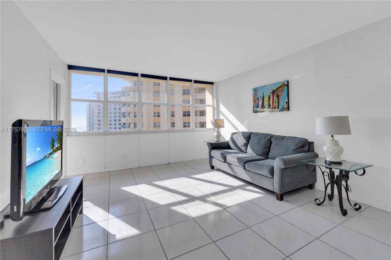 1817 S Ocean Dr, Unit 827, Hallandale Beach, FL 33009 Photo