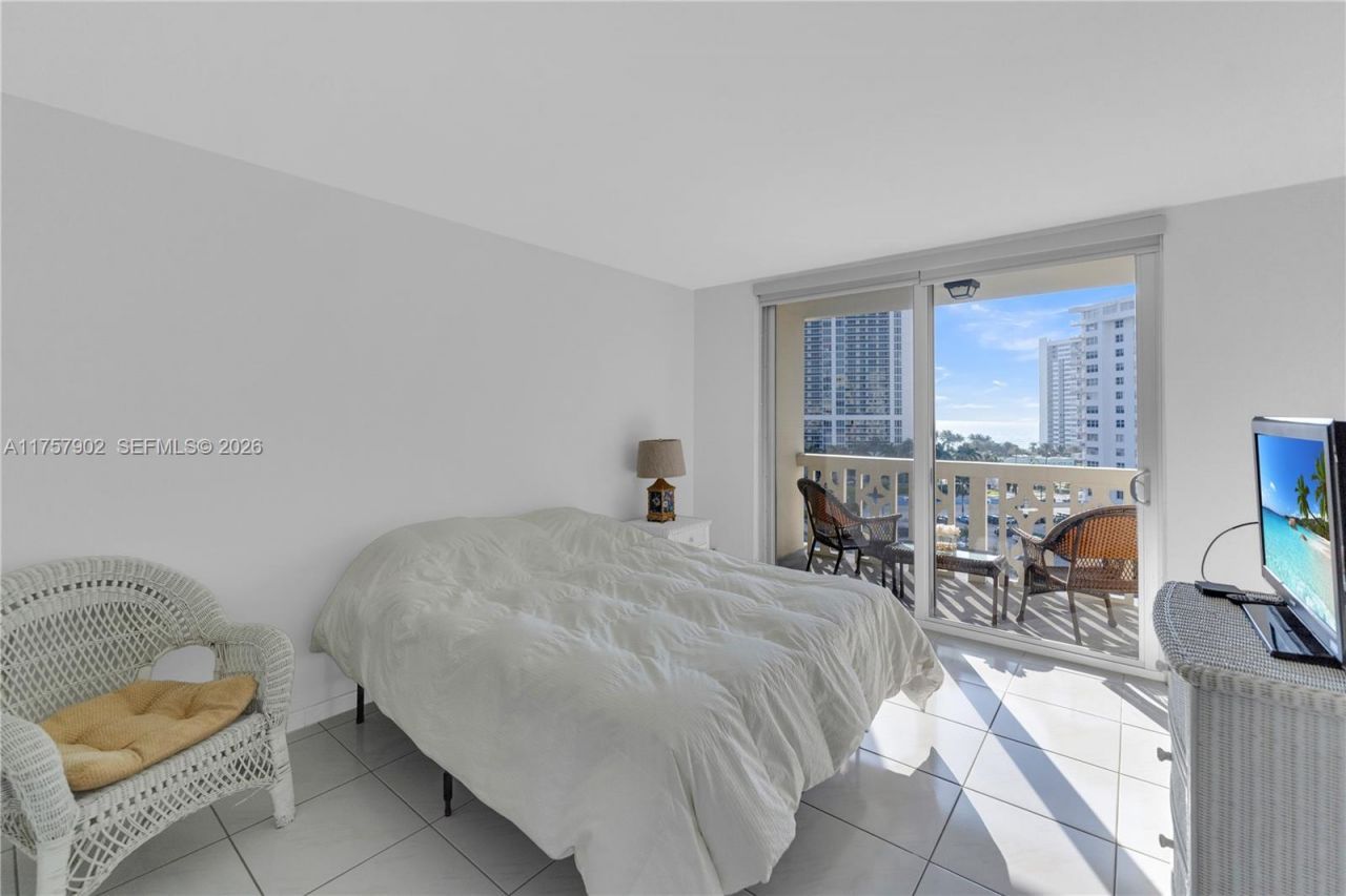 1817 S Ocean Dr, Unit 827, Hallandale Beach, FL 33009 Photo