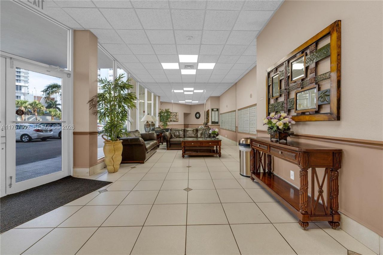 1817 S Ocean Dr, Unit 827, Hallandale Beach, FL 33009 Photo