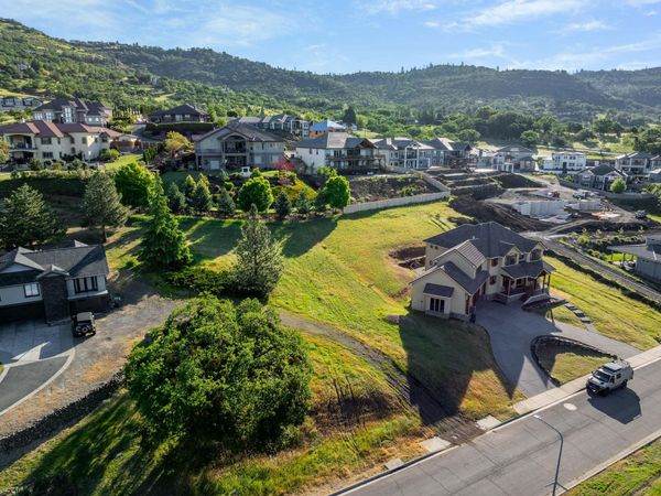 5626 Fallbrook Lane, Medford, OR 97504