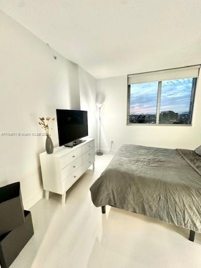 92 SW 3rd St, Unit 1410, Miami, FL 33130 Photo