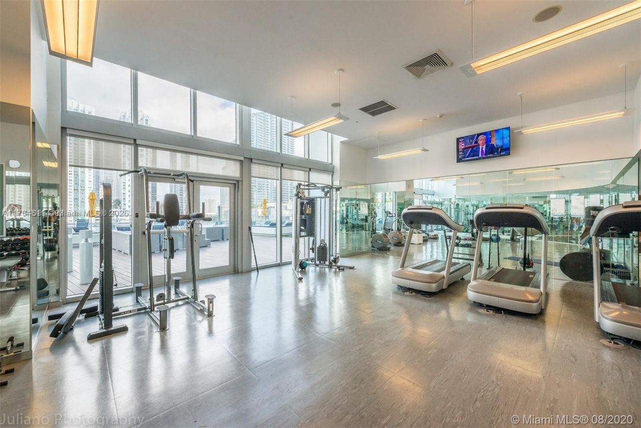 92 SW 3rd St, Unit 1410, Miami, FL 33130 Photo