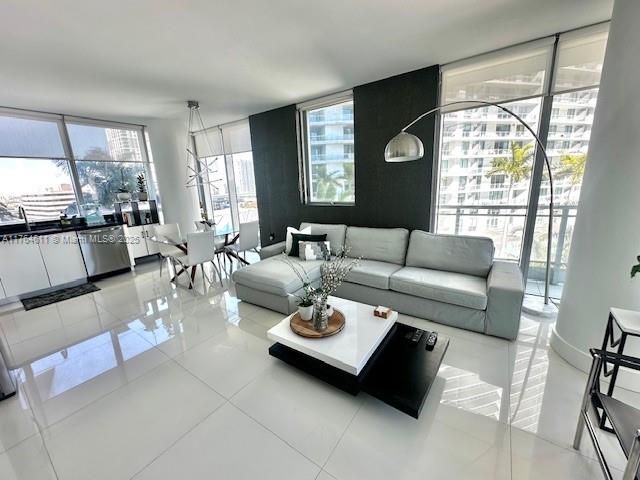 92 SW 3rd St, Unit 1410, Miami, FL 33130 Photo