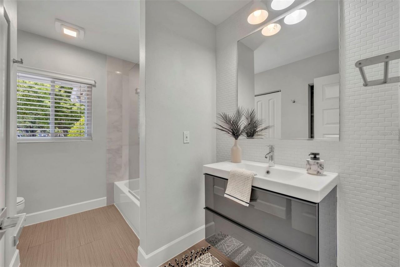 1901 Lake Sue Drive, Orlando, FL 32803 Photo