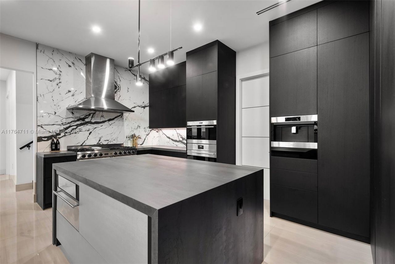 501 Middle River Dr, Fort Lauderdale, FL 33304 Photo