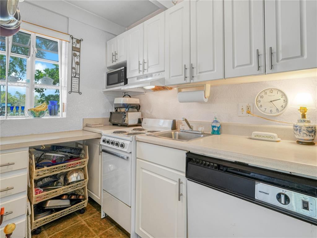 1517 Club Circle, Unit 8992, Lakeshore, FL 33854 Photo