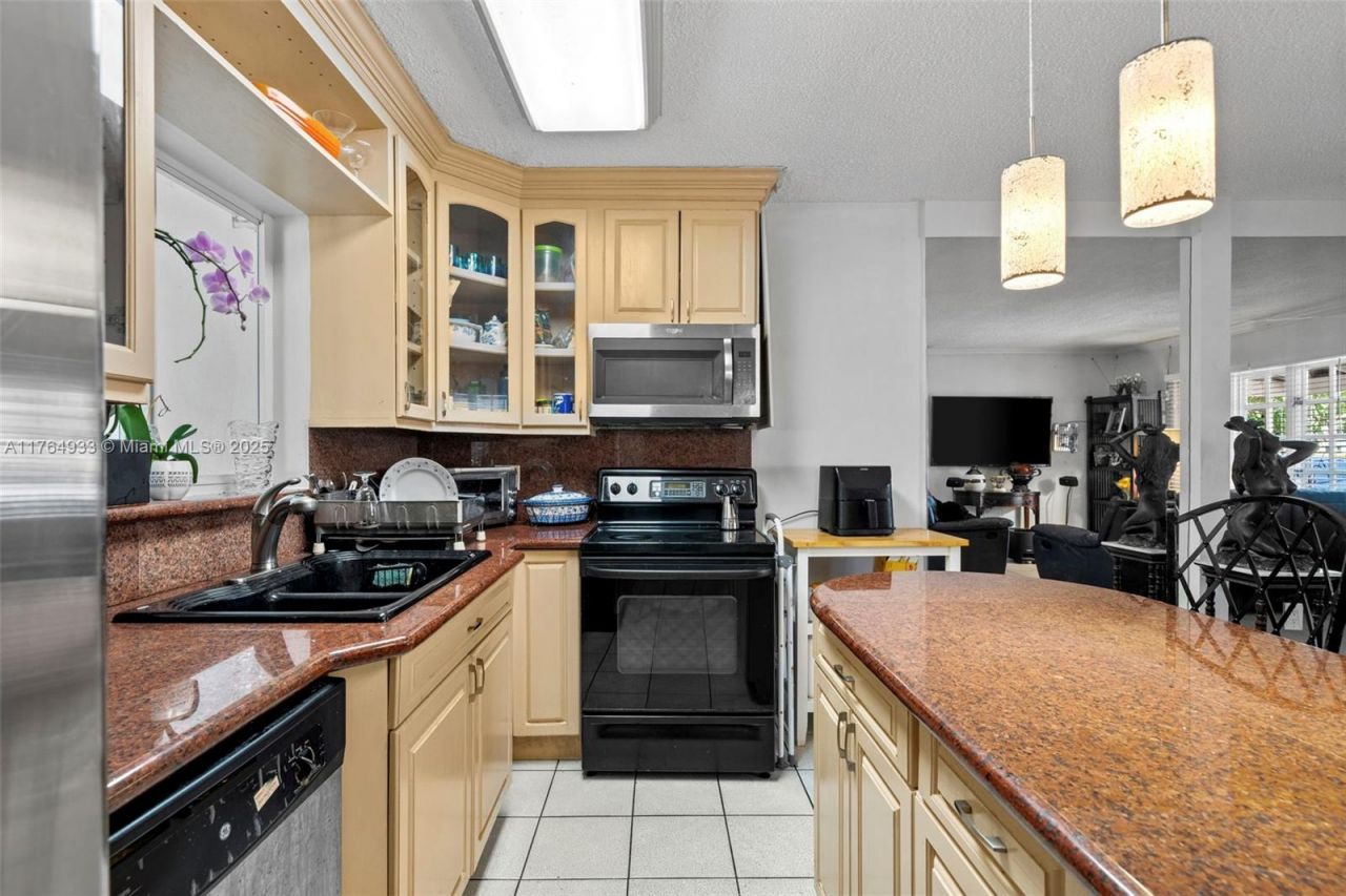 5810 SW 22nd St, Miami, FL 33155 Photo