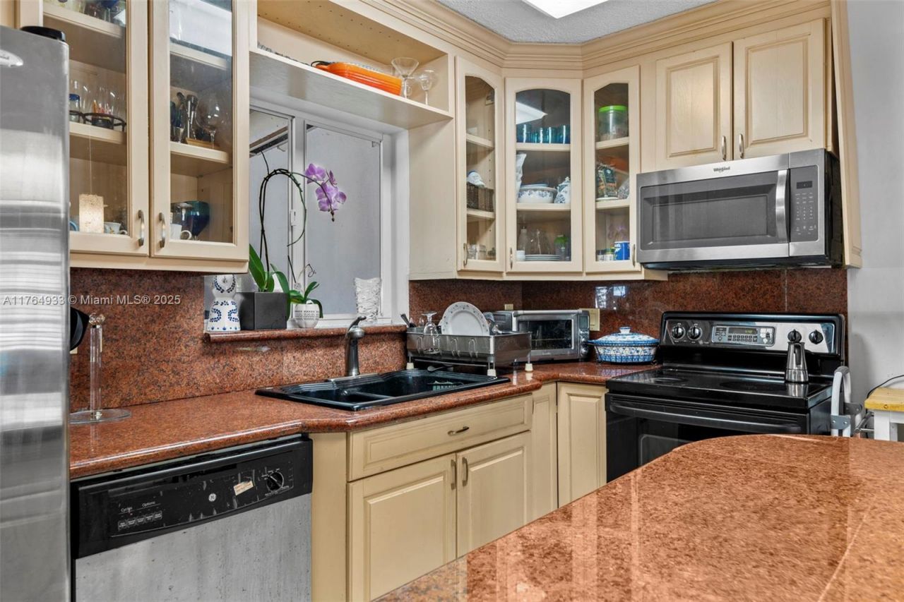 5810 SW 22nd St, Miami, FL 33155 Photo