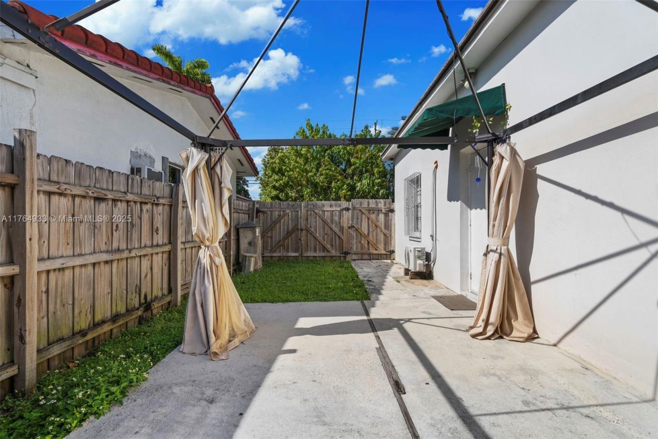 5810 SW 22nd St, Miami, FL 33155 Photo