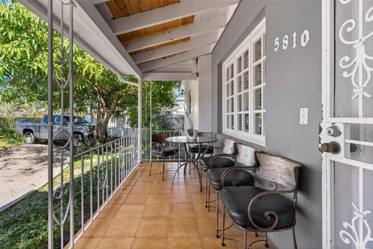 5810 SW 22nd St, Miami, FL 33155 Photo