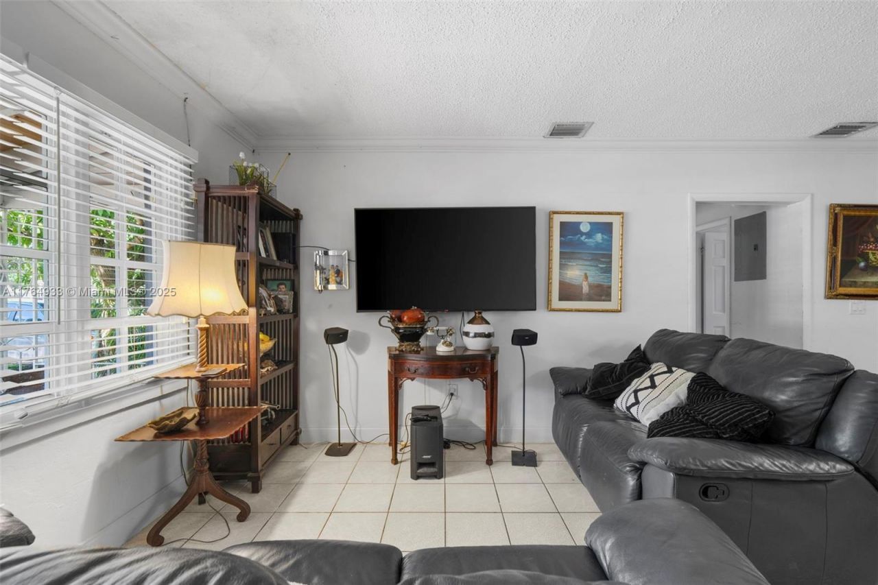 5810 SW 22nd St, Miami, FL 33155 Photo