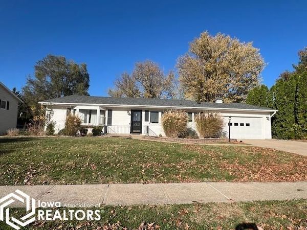 2912 Garden Avenue, Burlington, IA 52601