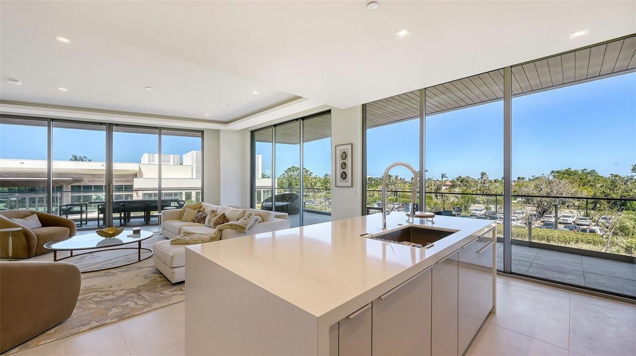 1591 Gulf Of Mexico Drive, Unit 313, Longboat Key, FL 34228 Photo