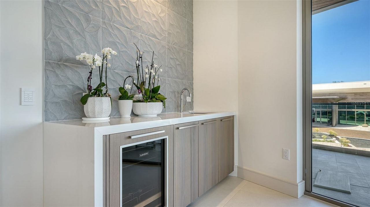 1591 Gulf Of Mexico Drive, Unit 313, Longboat Key, FL 34228 Photo