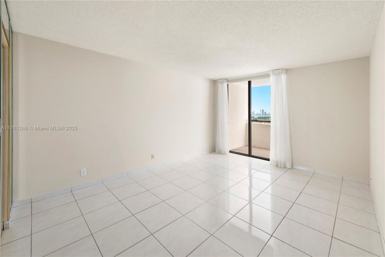 2555 Collins Ave, Unit 2104, Miami Beach, FL 33140 Photo