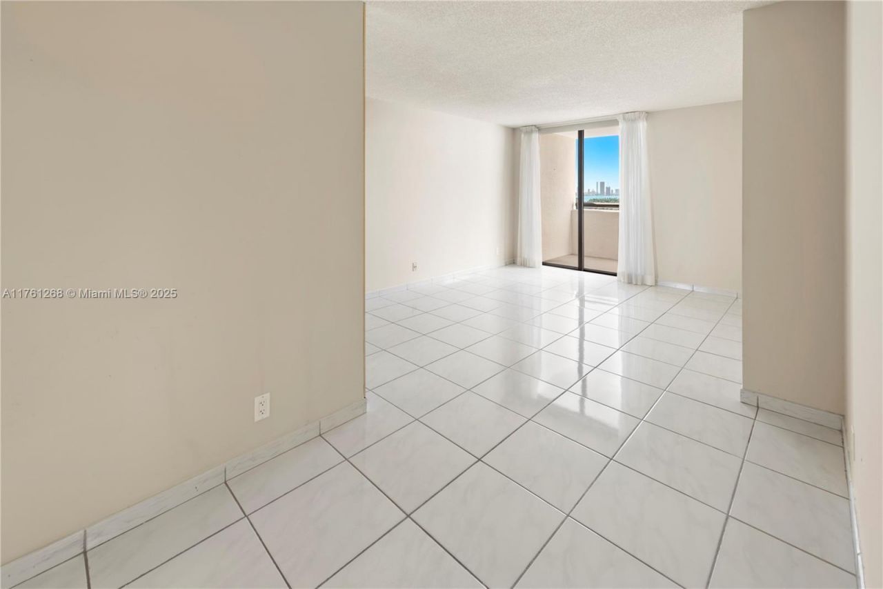 2555 Collins Ave, Unit 2104, Miami Beach, FL 33140 Photo