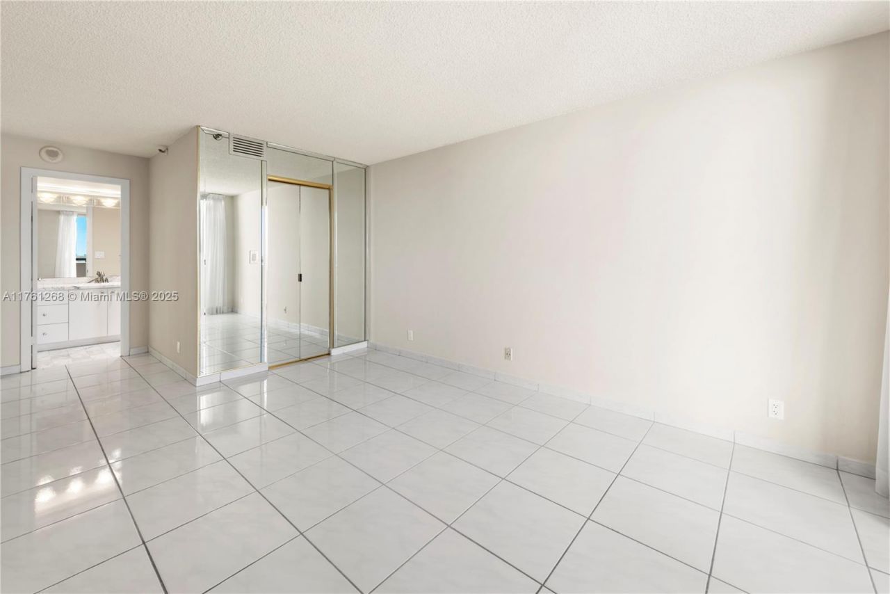 2555 Collins Ave, Unit 2104, Miami Beach, FL 33140 Photo