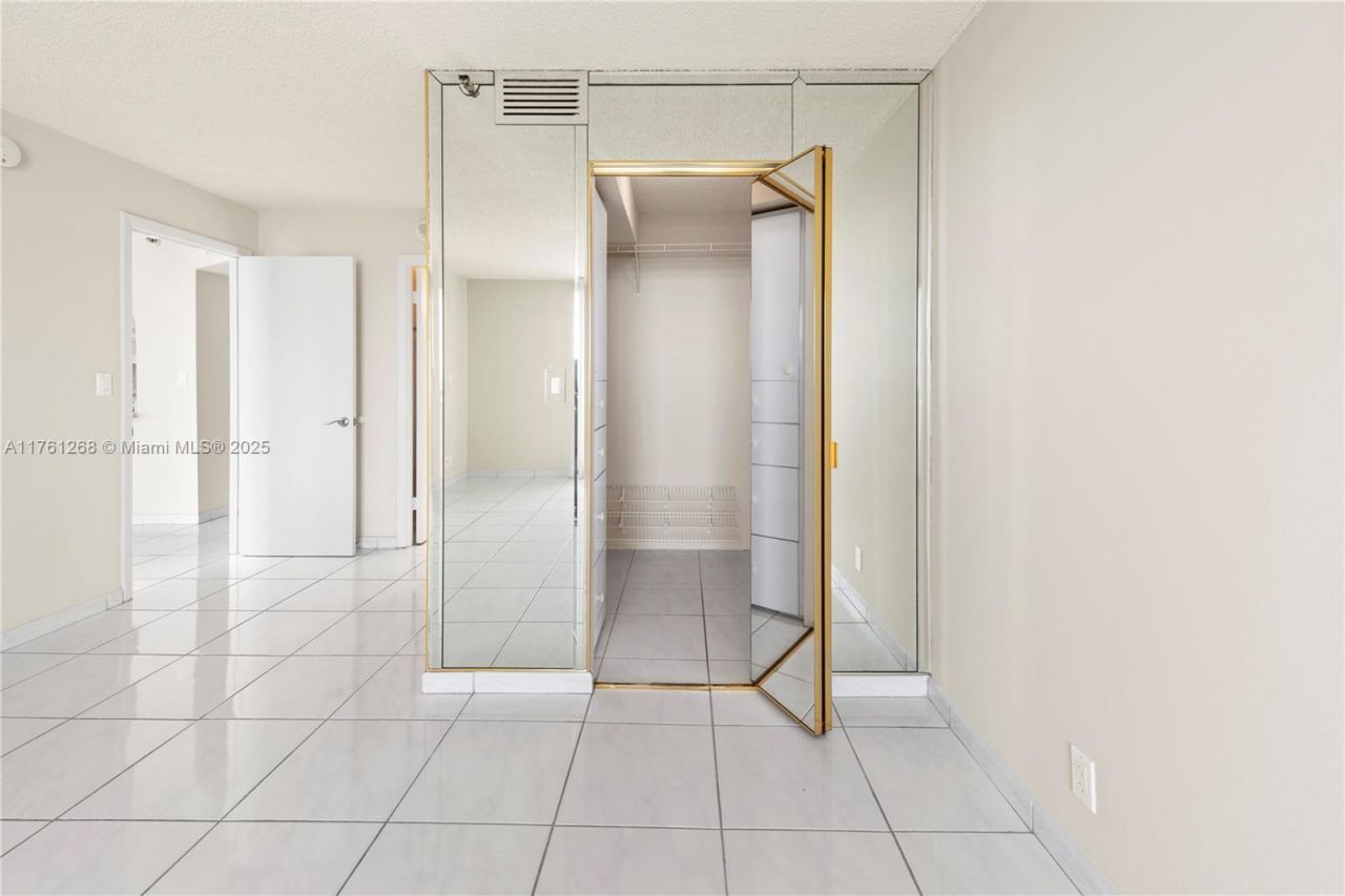 2555 Collins Ave, Unit 2104, Miami Beach, FL 33140 Photo