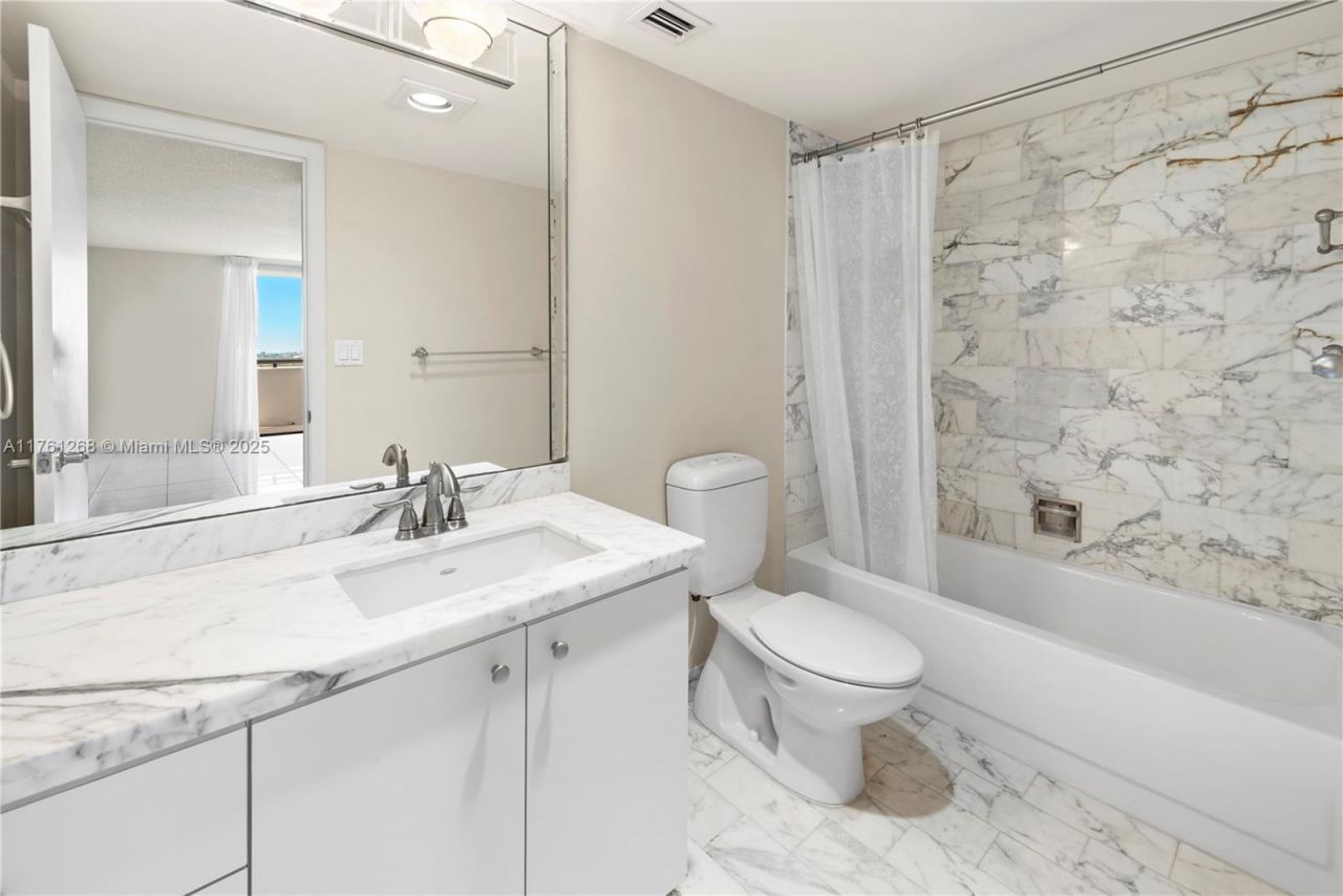 2555 Collins Ave, Unit 2104, Miami Beach, FL 33140 Photo