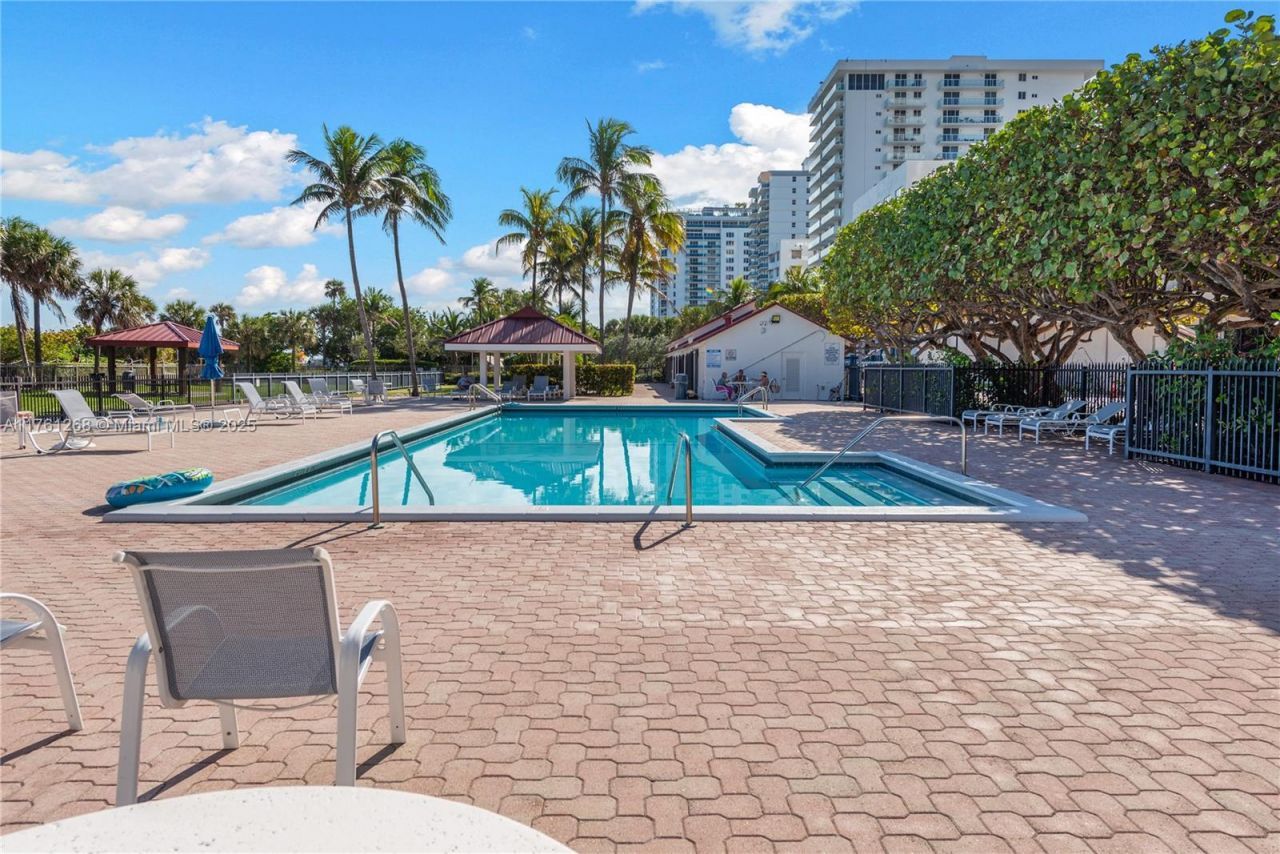 2555 Collins Ave, Unit 2104, Miami Beach, FL 33140 Photo