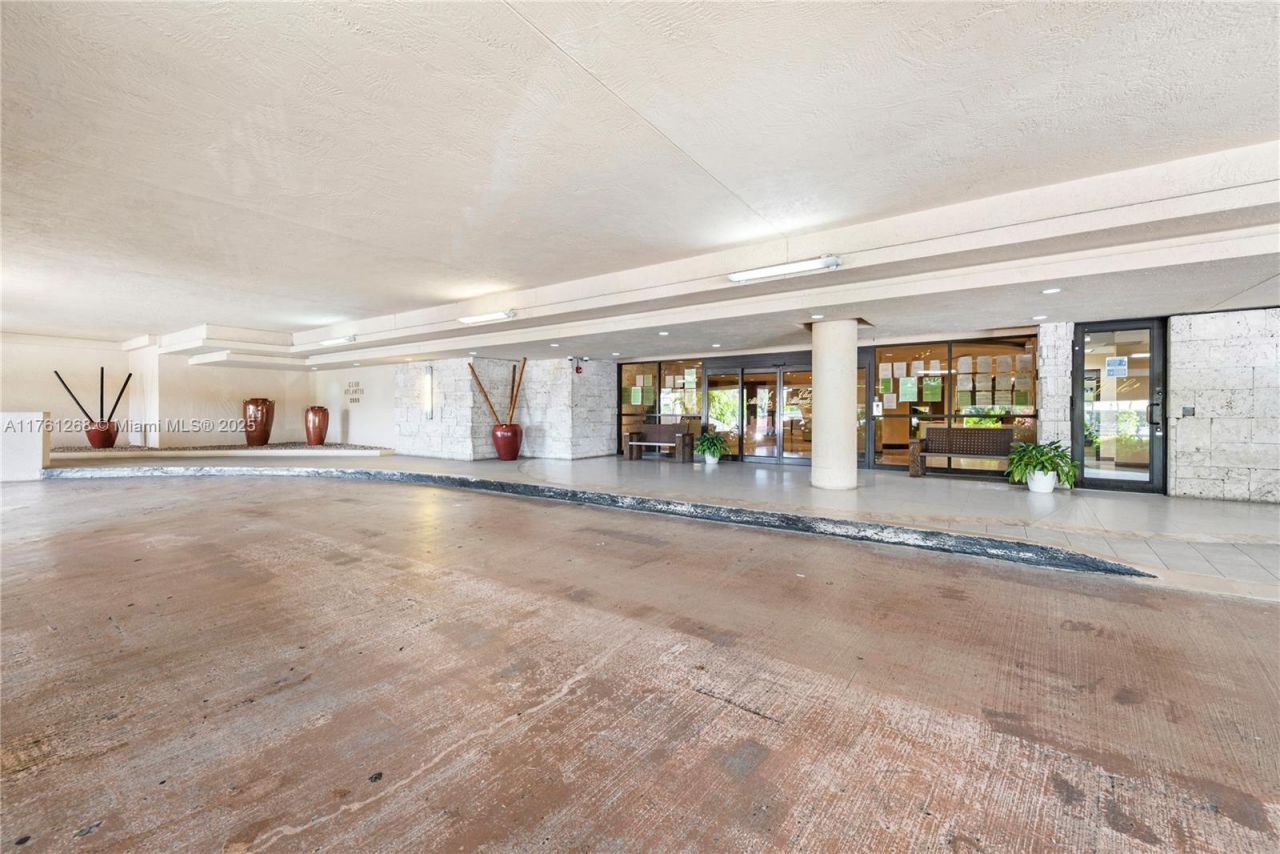 2555 Collins Ave, Unit 2104, Miami Beach, FL 33140 Photo