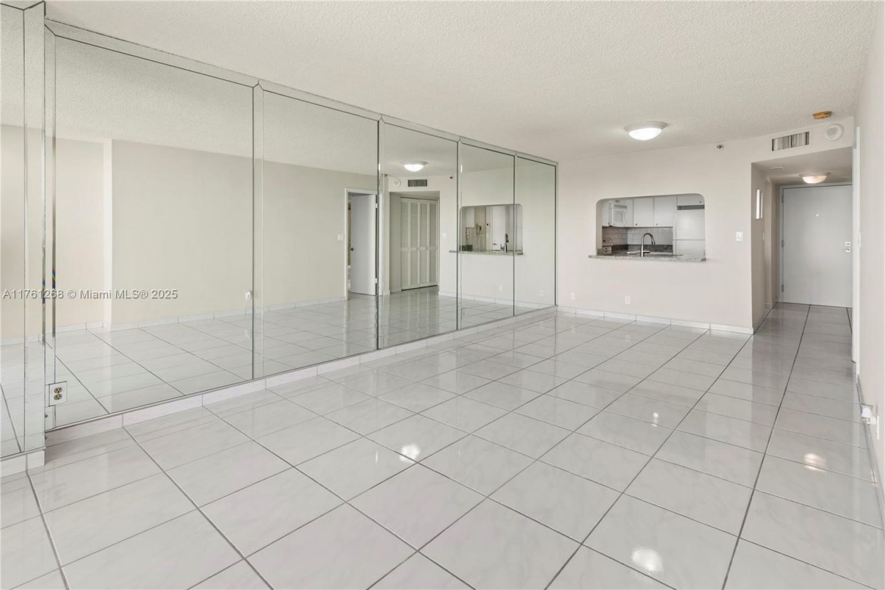 2555 Collins Ave, Unit 2104, Miami Beach, FL 33140 Photo