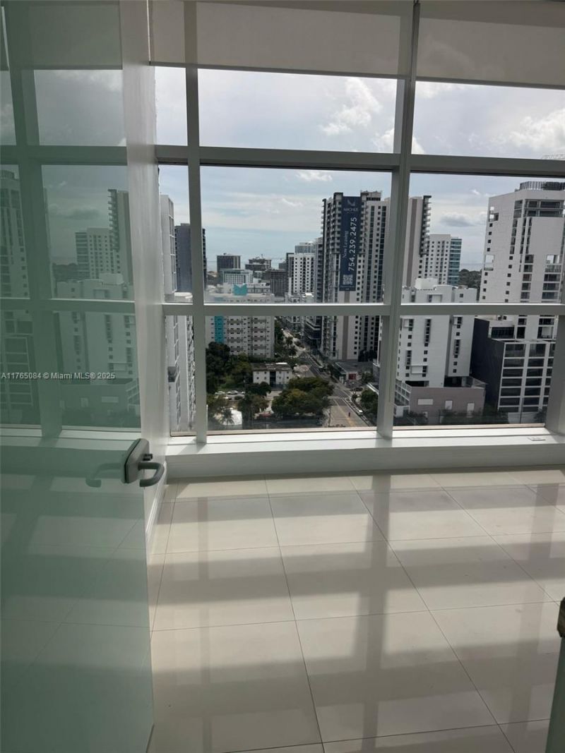 175 SW 7th St, Unit 1812, Miami, FL 33130 Photo