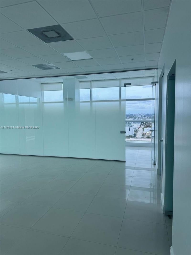175 SW 7th St, Unit 1812, Miami, FL 33130 Photo