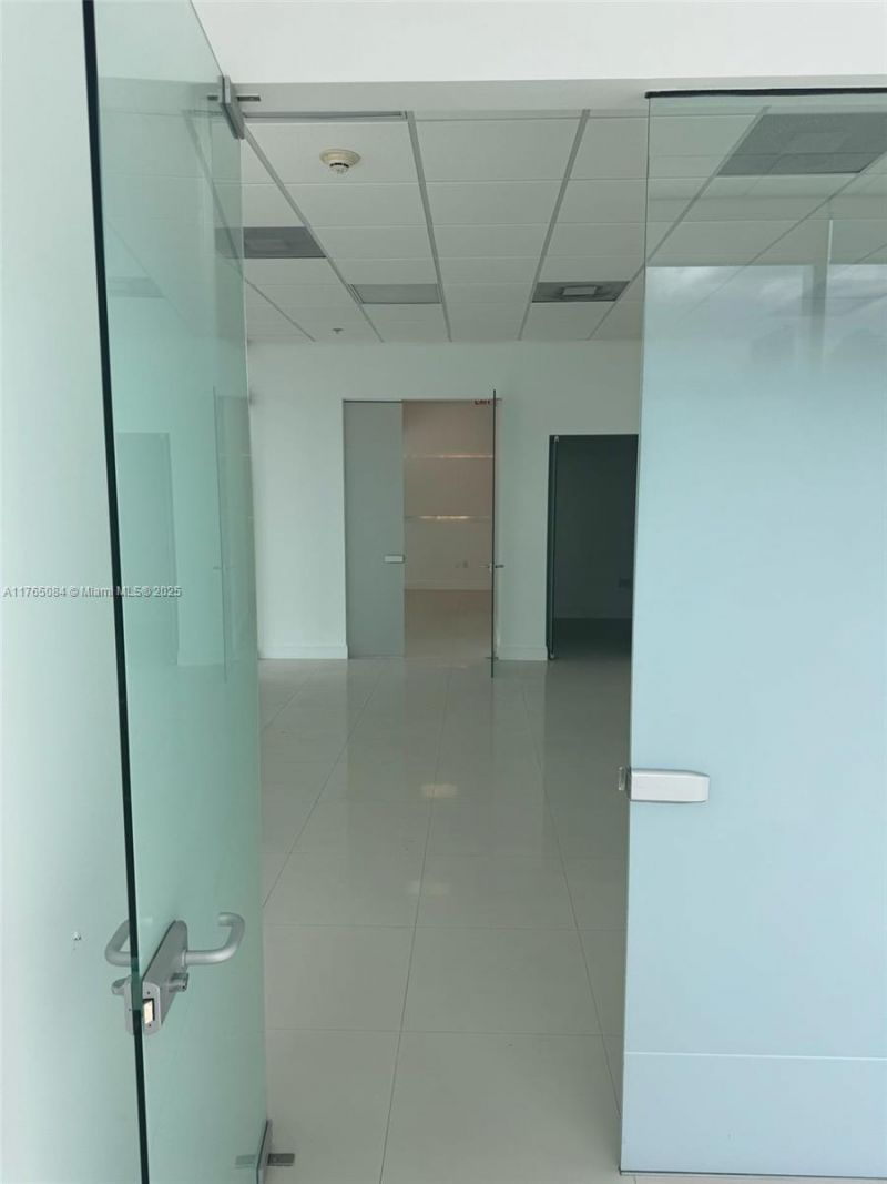 175 SW 7th St, Unit 1812, Miami, FL 33130 Photo