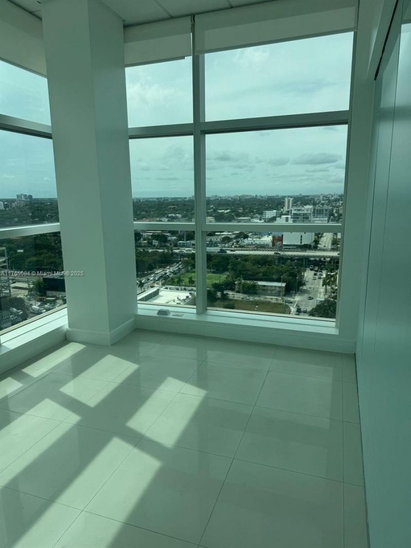 175 SW 7th St, Unit 1812, Miami, FL 33130 Photo