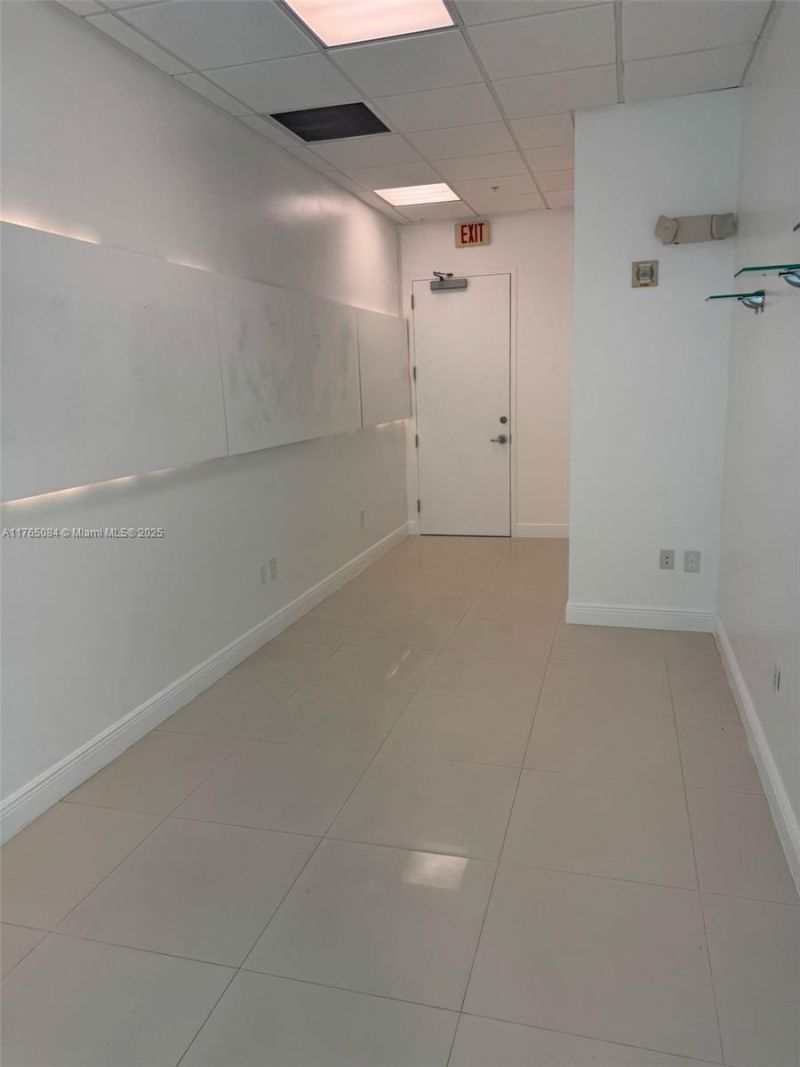 175 SW 7th St, Unit 1812, Miami, FL 33130 Photo