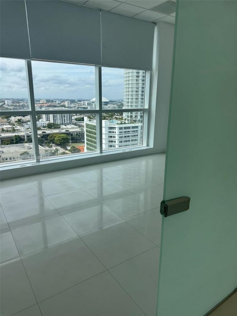 175 SW 7th St, Unit 1812, Miami, FL 33130 Photo