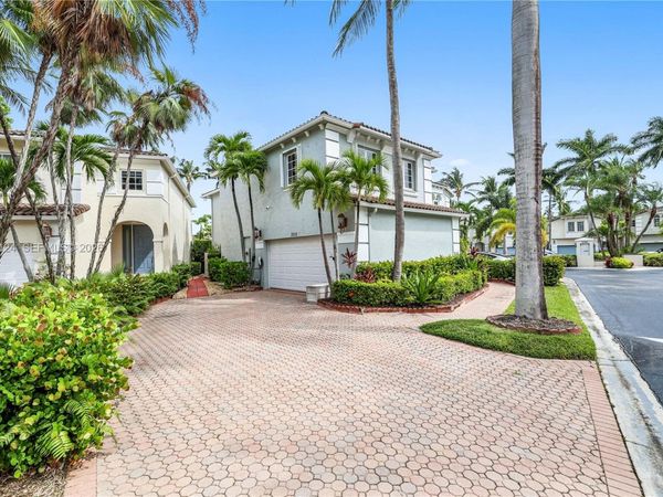 3015 NE 208th St, Aventura, FL 33180