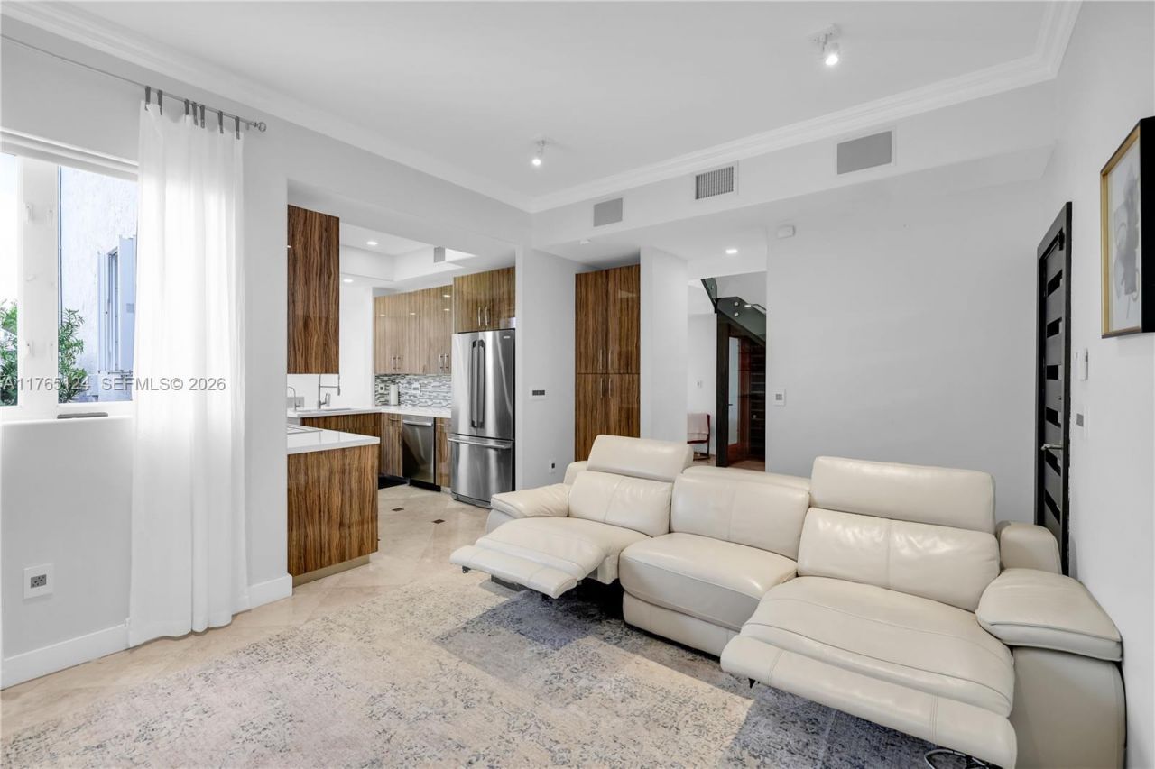 3015 NE 208th St, Aventura, FL 33180 Photo